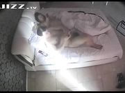 水滴摄像头监控TP挺会享受性爱的夫妻边玩边拍相互用嘴搞得对爽地上还有性爱椅方爽