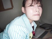 屈服于小恶魔鹤川打工的诱惑 沉溺于密会Guess外遇中出性爱中 美城るる 2