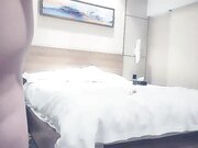 紧身裤白衣妹子坐身上摸摸 舔奶掰穴镜头前口交 抬腿侧入上位骑坐抽插猛操1