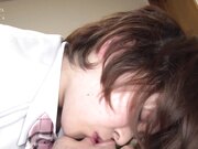 通过将勃起的鸡巴刺入洛丽塔最低限度情色身体来传授性爱滋味3