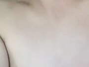 被人操怀孕了还出来发骚 玩浪穴到喷水 没想到小穴还如此粉嫩 老王忍不住舔玩