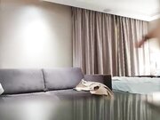 专约外国妹子性感黑靴大长腿 深喉口交沙发上操后入大力猛操