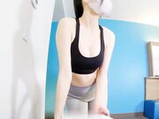 我的私人教练在训练期间吸我的鸡巴