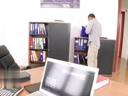 第一视角 爱射精的办公室臭女人凡妮莎 德克尔需要老板的鸡巴