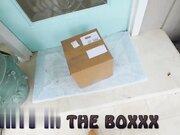 幸运的继弟玩弄他的巨乳继姐的屁股