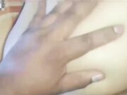 【父女乱伦】禽兽父亲偷偷进入女儿房间，居然把自己女儿操了！