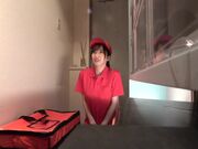 女医生卢娜用自己的嘴彻底吮吸和射精3