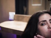 精彩夜总会里野性人妖威胁女孩性服务黑帮老大脱掉衣服深喉操穴和人妖一起疯狂操