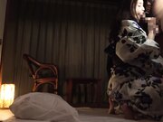 她被一个陌生人困住 被迫与他发生性关系 1