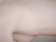 白色短热裤娇小身材迷人笑容女孩樱桃小嘴里含着超大粗黑鸡巴操进粉嫩鲍鱼