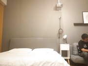 探花偷拍-蜂腰翘臀清纯小姐姐被大叔暴力操哭了