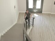 娇小的继妹玛雅珠宝喜欢她继弟的鸡巴