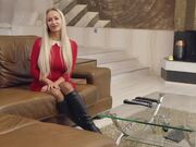 巨大的鸡巴被塞进紧致的小屁眼里