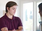 熟女莱克西 卢纳硬骑继子的鸡巴 帮助他在考试前放松