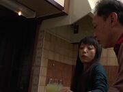 享受沉重的巨乳和大屁股的同时中出性爱 1