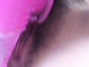 手机直播丰满萌萌的妹子全裸扣逼道具震动自慰秀