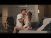 淫贱人妻骚穴被猛男舔爆