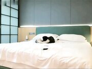 19岁操哭了，太勐了，一秒也不停地高速不间断抽插，暴力打桩！