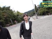 阴道浸满了乳液和爱汁 她继续被无情地射精