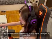 眼镜毛妹小女友第一视角吃大屌，跪在椅子上翘起求操