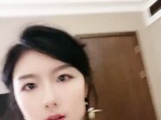 淫荡小骚货车模 酒店和炮友激情操逼