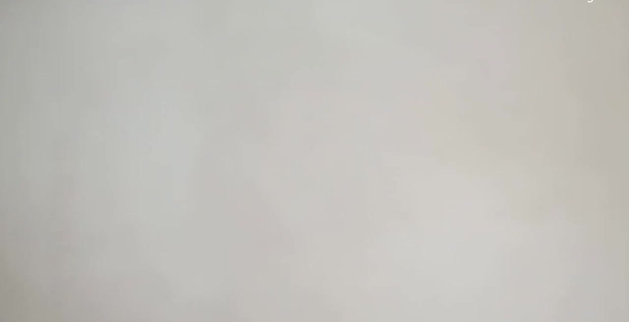 真尼玛大啊，嘴都含不下！我不夹你我夹谁？极品淫荡嫩妹，上来就跟闺蜜视频炫耀，吃宝具吃的津津有味，扶着宝具漱口，