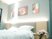 约炮兼职女模特 颜值不错穿上性感得黑丝调情 舌吻吃奶舔逼69口交大鸡巴