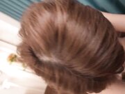 在进行舌吻 蜘蛛打桩和真空打手枪时 她总是完全专注于海滩性爱