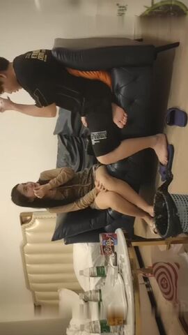 1000元找来一个颜值不错的阿姨，在沙发上就就啪啪了