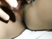 在浴室打泡泡洗澡直播 闺蜜在一边摸咪咪玩耍 出来在床上掰开逼逼自慰