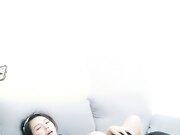 让粉丝玩操水兵制服装女主沙发震激情啪啪 老王亲上阵示范怎么干女主才舒服