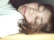 真实迷J 逼逼粉嫩的美女大学生约会网友被迷倒无套内射壹穴白浆