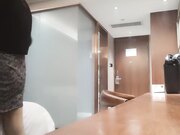 笑哭了_小妹进屋看见个脱光了的黑人差点吓尿了，连着吓跑五六个妹子，终于有个勇者大姐敢接