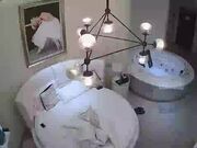 约性感漂亮的美女小蜜酒店开房 应该是好久没操了,美女澡还没洗就被抱到床上干