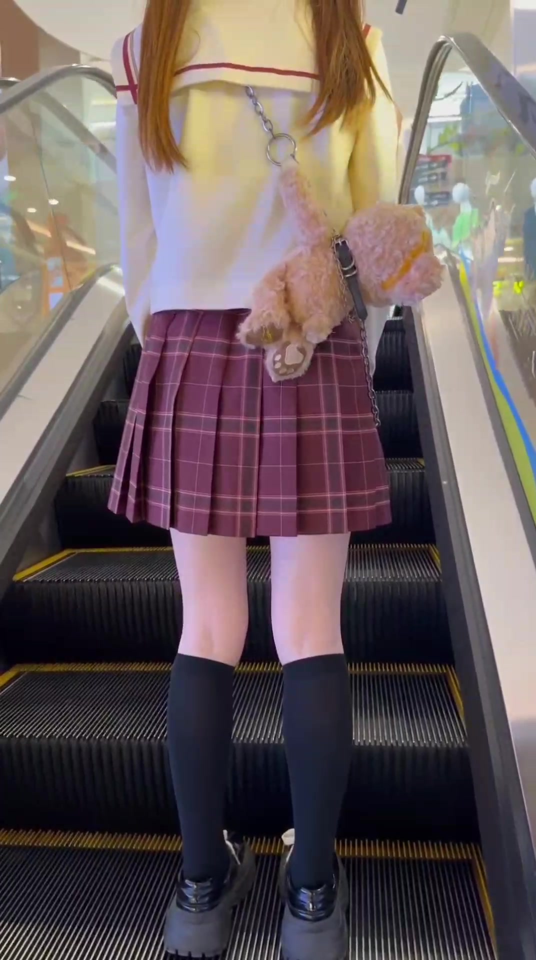 JK短裙小妹还是懂点江湖规矩❤️吃完饭就去开房操的直乱叫