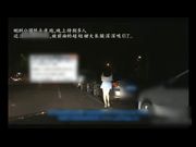 大鸡巴男抱着老婆的头狂插嘴巴