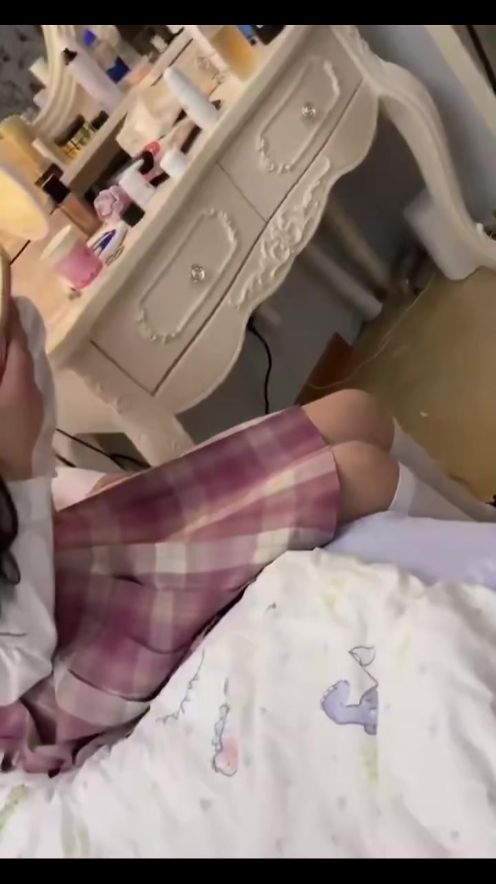 漂亮JK美眉_嗯_被大鸡吧哥们无套输出稀毛粉鲍鱼太紧插了半天