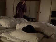 但当她小心翼翼地攻击自己的乳头时2