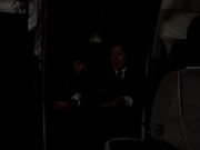 当男人猛烈射精时 女孩们喝掉橡胶内释放的精液1