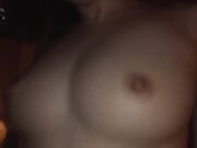 我通过挠痒痒的乳头和给他打手枪2