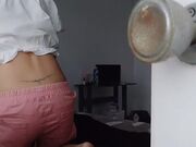 居家短发小妹妹和纹身男友啪啪做爱 洗澡 用水晶大屌自慰