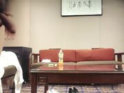 长腿少妇 镜头前揉屁股摩擦 翘起屁股特写摸穴 后入猛操沙发上骑乘抽插