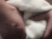 沙发抠穴调情啪啪近景展示，淫穴水多做爱投入