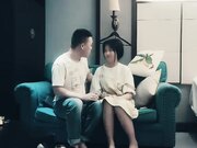 操完加钟小天来操，沙发上掰穴无套抽插，上位骑坐大力猛操