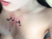 满背纹身颜值不错妹子性感内衣黑丝 沙发上翘着屁股给炮友口交上位骑乘