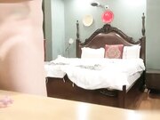 约了个白衣妹子 镜头前口交扣逼舔奶骑坐上下自己动 跪椅子上后入晃动奶子