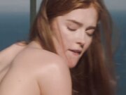 海边骚逼共同伺候一个大鸡巴让她欲罢不能