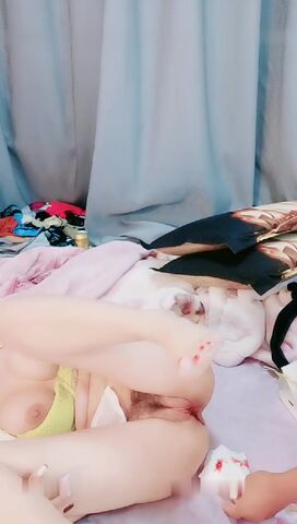 风骚少妇来大姨妈了还在努力大秀 好拼啊道具玩弄骚穴 给小哥口交大鸡巴