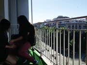 一大早就在阳台上爆操女友