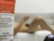 纹身眼镜男约外围马尾辫文静小少妇 近距离拍摄沙发上操 骑在身上诱人大屁股